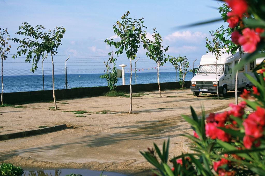Camping Senia Caballo De Mar بينيذا ذي مار المظهر الخارجي الصورة